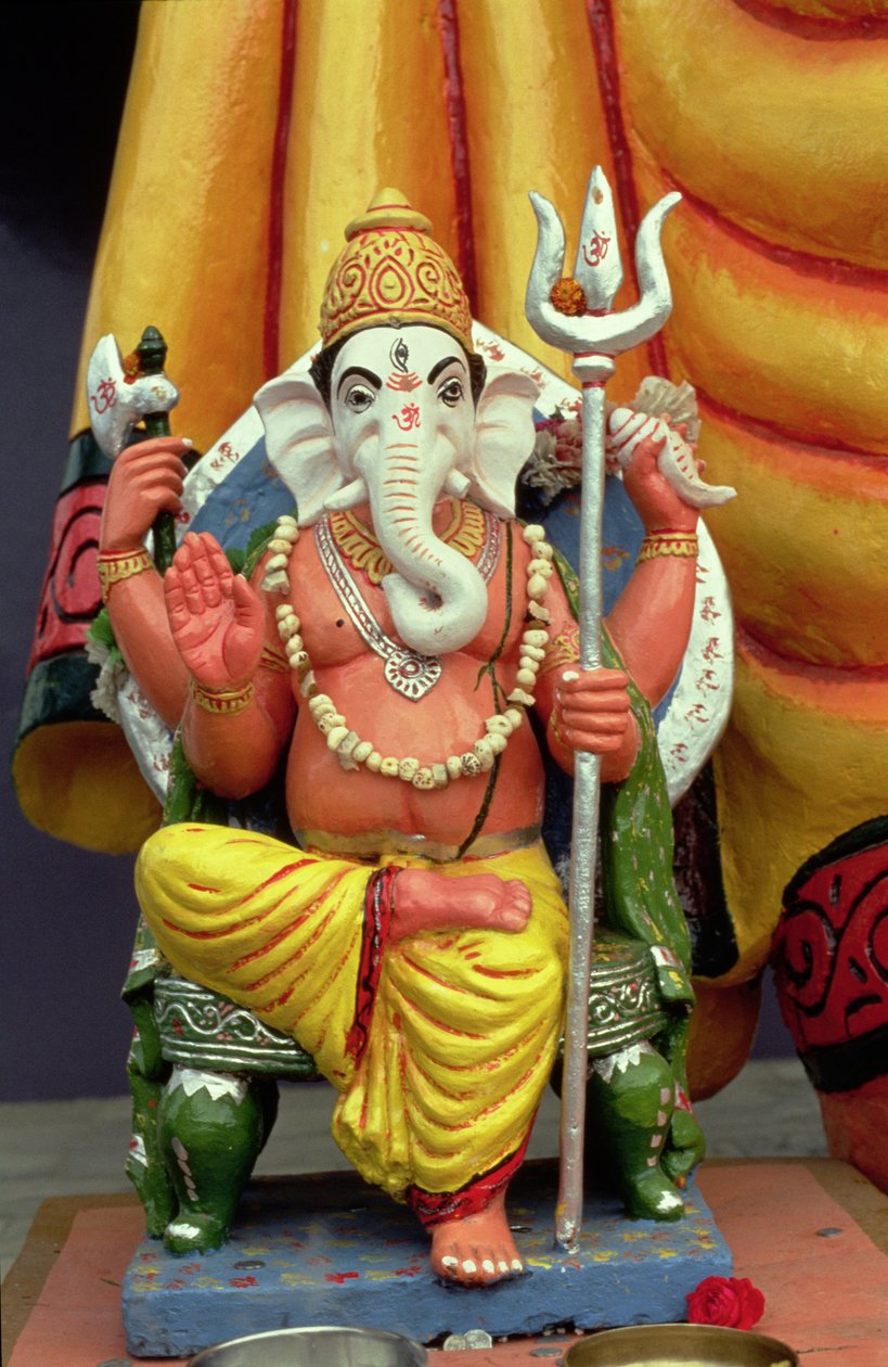 Ganesh, az elefánt isten szobra, trónolva alkotó: School Indian