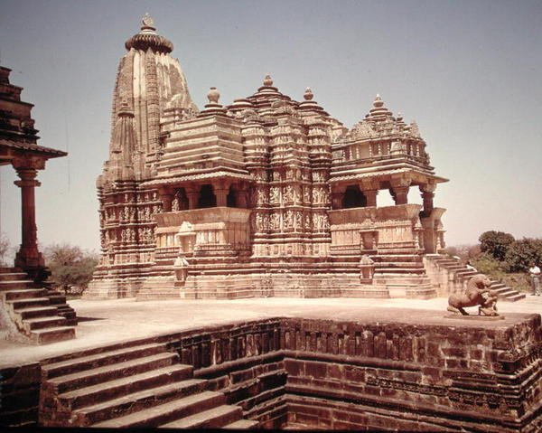 Kilátás Devi Jagadamba templomára alkotó: School Indian