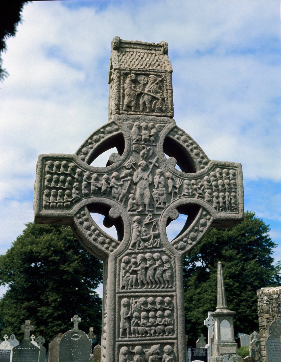 Kilátás a Muiredach-keresztre, faragott kő, 521 körül alkotó: School Irish