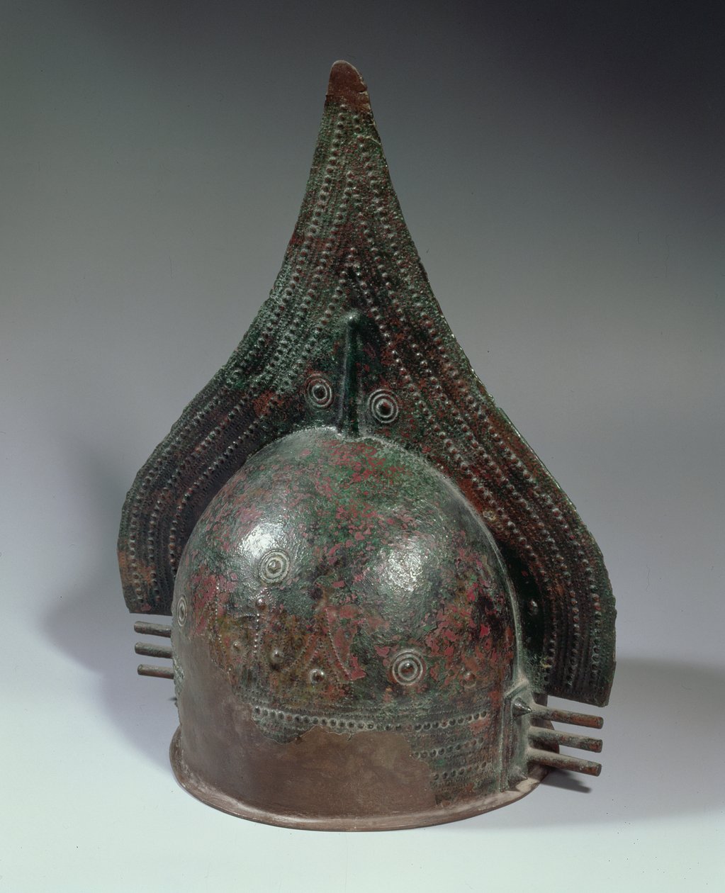 Bronzsisak, villanovai korszak, Kr.e. 8. század 2. fele (bronz) alkotó: School Italian