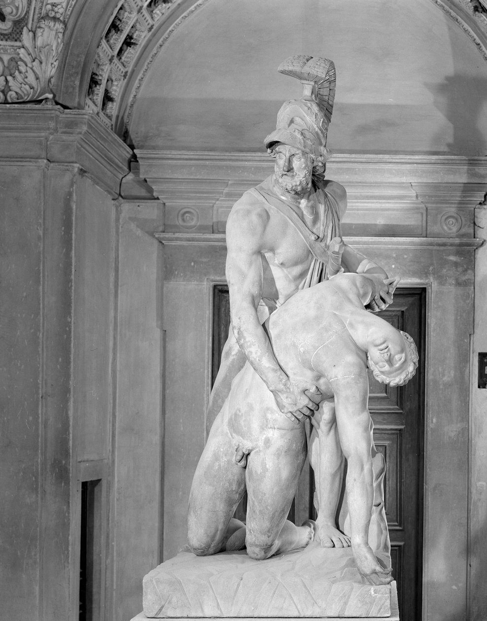 Menelaosz Patroklosz testét támasztva, egy görög eredeti másolata (márvány) alkotó: School Italian