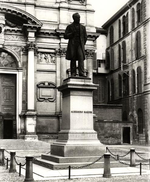 Alessandro Manzoni (1785-1873) emlékműve (bronz) (f/w fotó) alkotó: School Italian