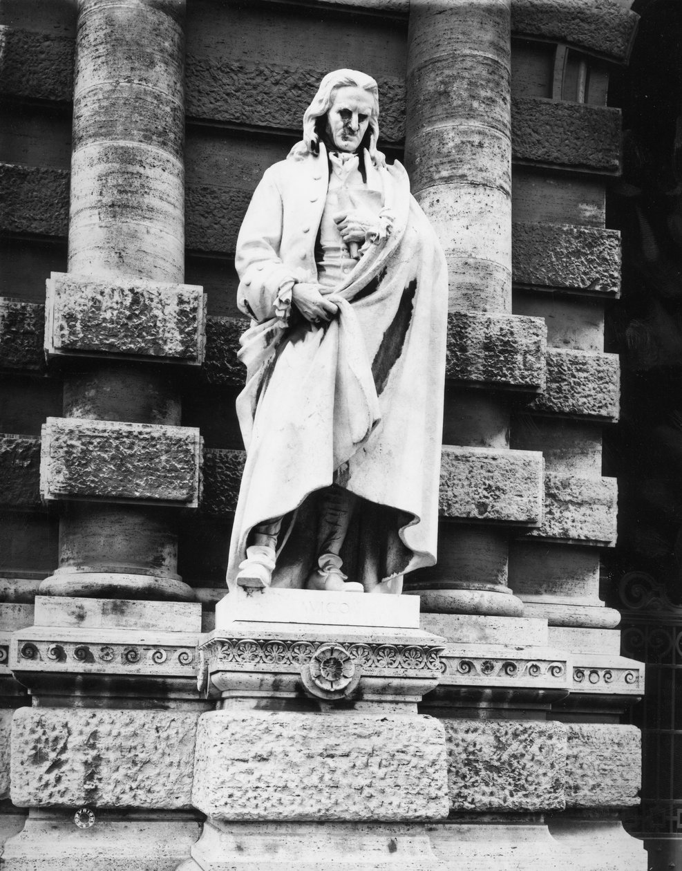 Giambattista Vico (1668-1744) szobra (márvány) (f/w fotó) alkotó: School Italian