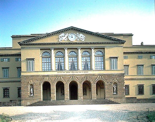 A homlokzat nézete (fotó) alkotó: School Italian