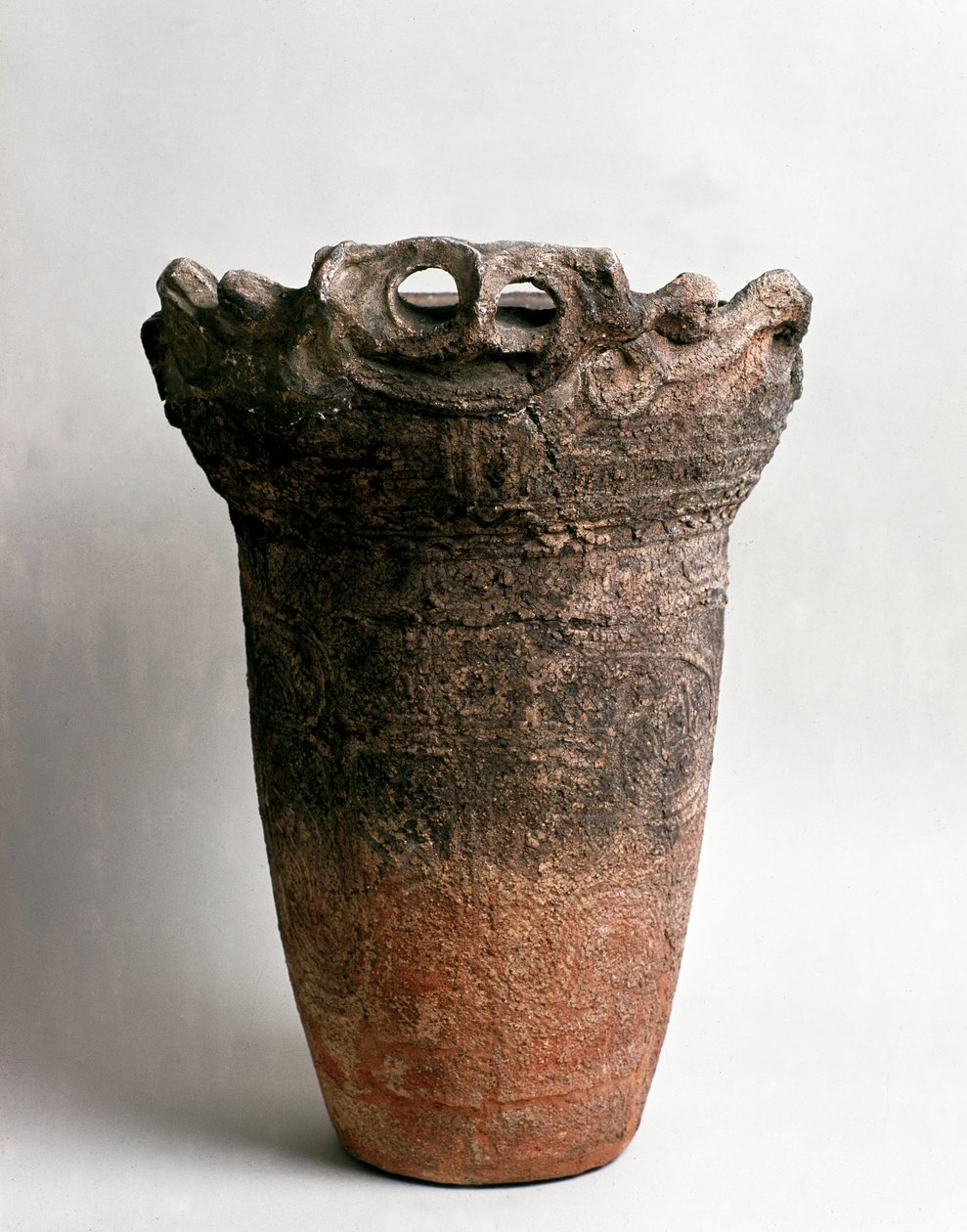 Nagy terrakotta váza Fukusimából, Jomon korszak, Kr.e. 16-10. században alkotó: Japanese School