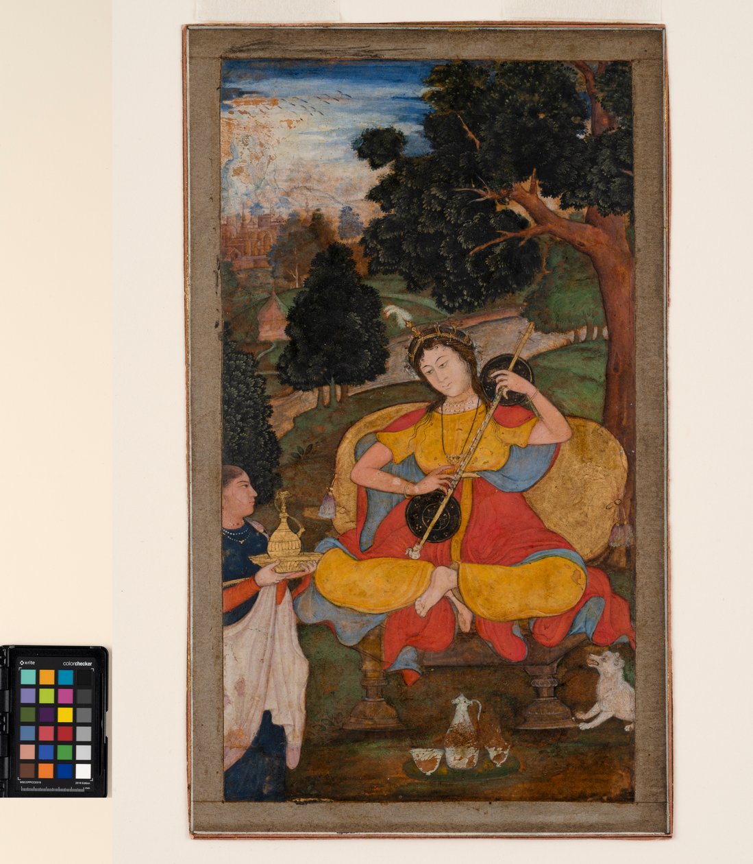 Egy ülő nő játszik vinát, akire egy szolgáló vár, 1590 körül (átlátszatlan akvarell és arany a papíron) alkotó: School Mughal