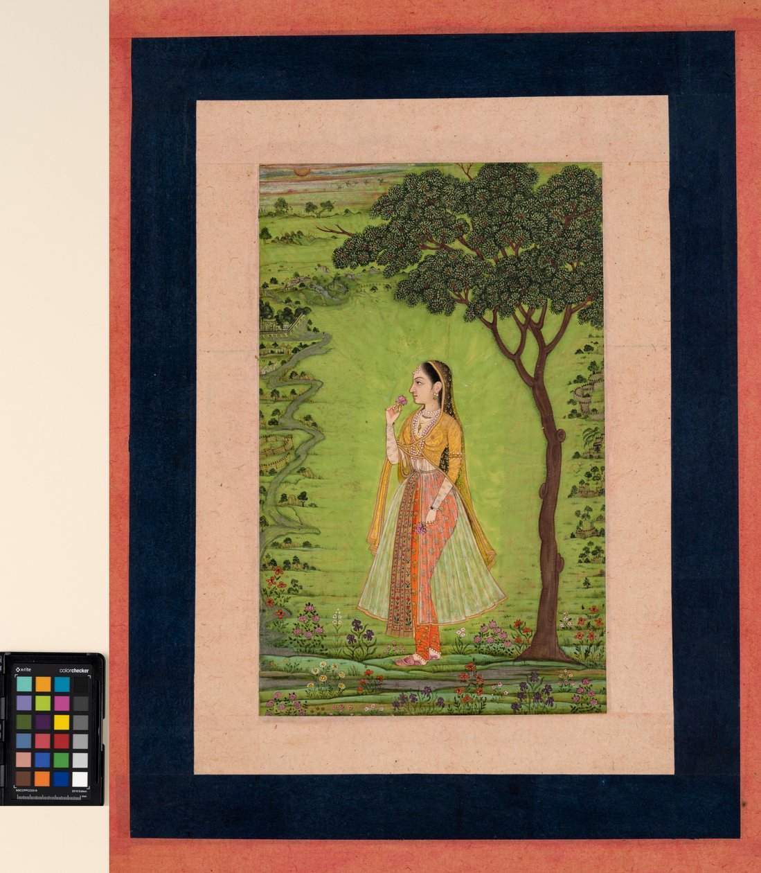 Egy nő egy fa mellett áll, kezében egy virág, 1720 körül (átlátszatlan w/c és arany a papíron) alkotó: School Mughal