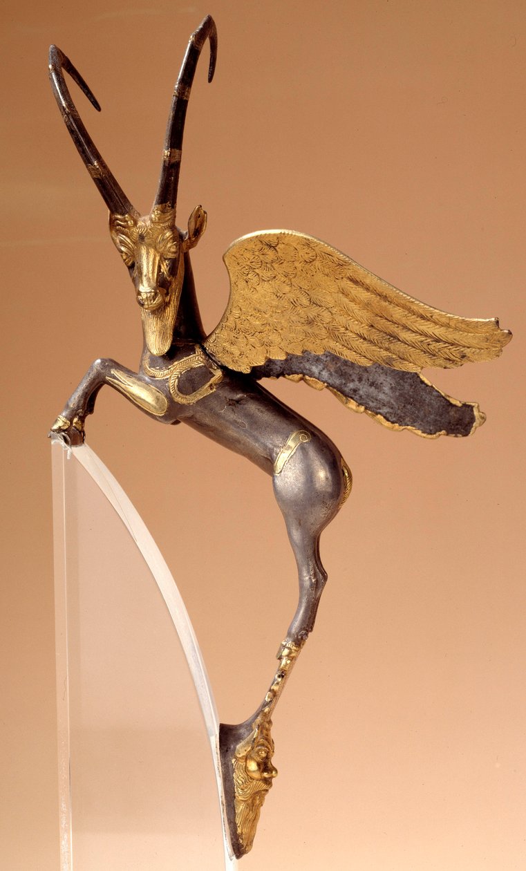 Készülékfogantyú: ezüst szárnyú kőszáli kecske, intarziás, arany. A perzsa korszak routenide (Kr. e. 6-4. század), Iránból származik. Paris, musee du Louvre - Szertartásos nyél: szárnyas kecske ezüst, intarziás, arany. Achaemenid perzsa korszak (Kr. e. 6-4 alkotó: School Persian