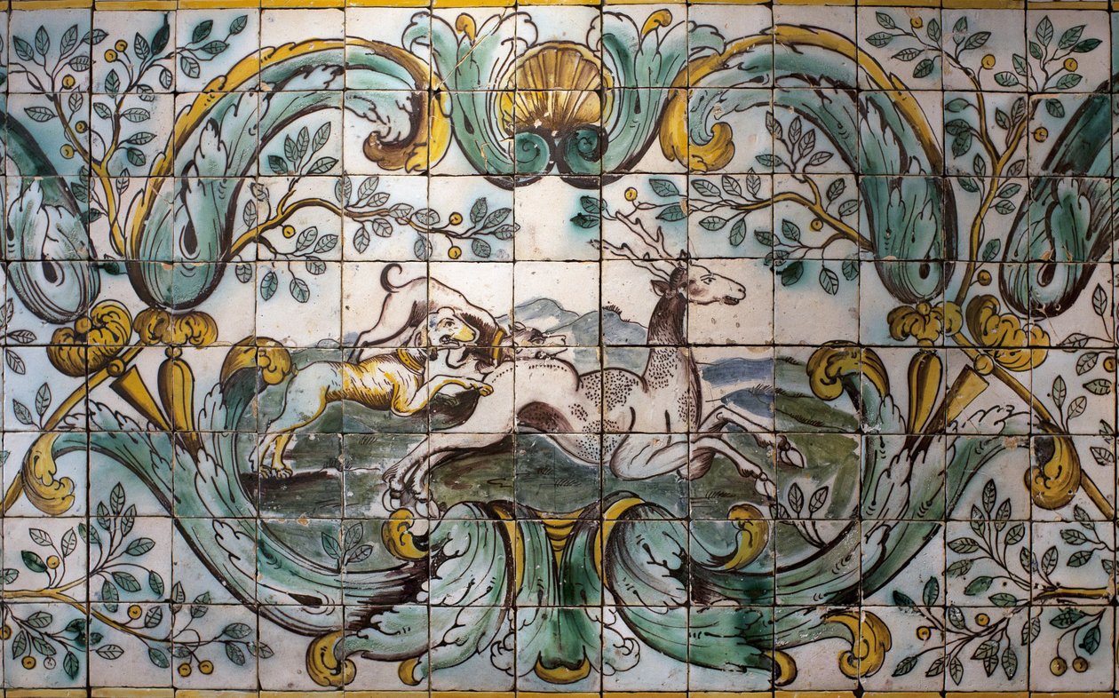 Szarvasra vadászó kutyák - Díszcserép panel részlete az egykori Praia palota vadászszobájából, a Belem, Lisszabon (Portugália) (Két kutya szarvasra vadászva - dekoratív panel az egykori Praia palota vadászszobájából, at Belem) – Musee natio alkotó: School Portuguese