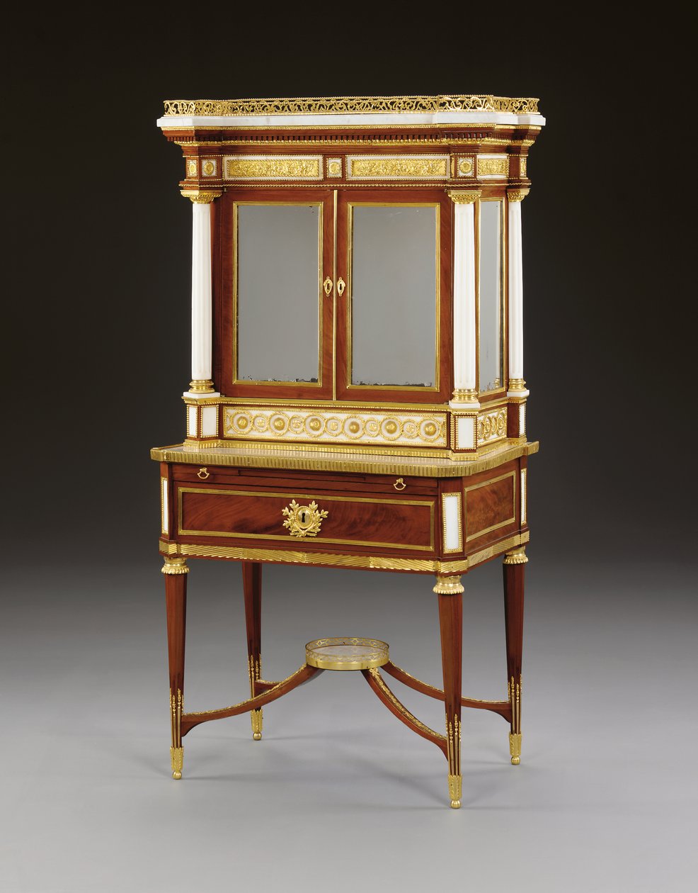 Ormolura szerelt fehér márvány és mahagóni bonheur du jour, 1790 körül (ormolu, márvány és mahagóni) alkotó: School Russian