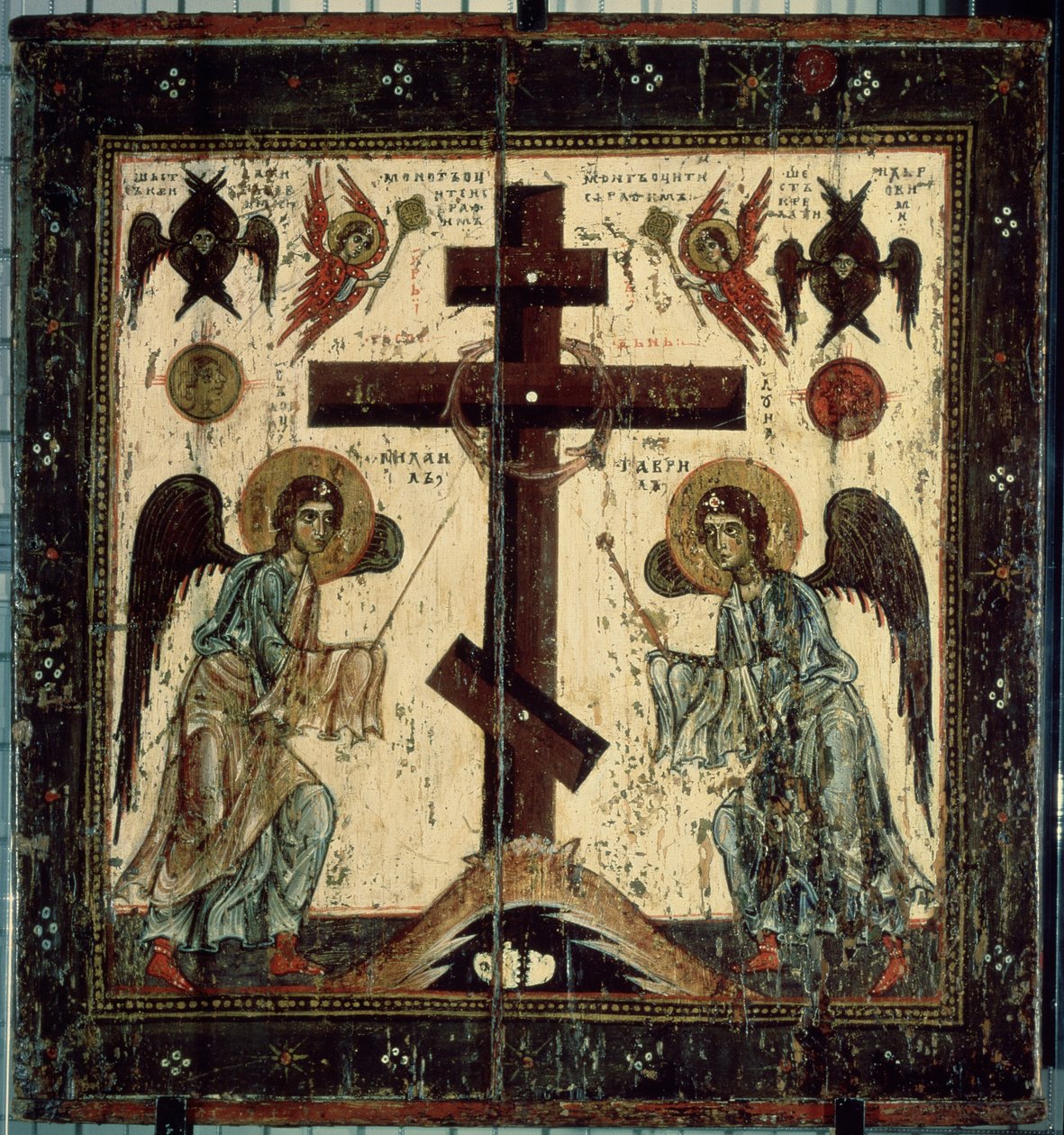 A keresztimádás. Két angyal imádja az orosz ortodox keresztet. Orosz ikon, tempera fán, 1130 és 1200 között, művészet Novgorodból (Oroszország). Állami Tretyakov galéria, Moszkva (Oroszország). alkotó: School Russian