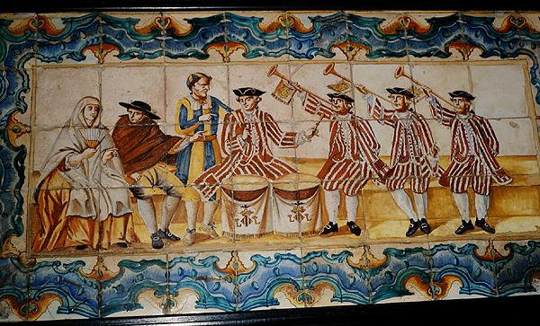 Azulejos csempe trombitásokat és dobost ábrázol (kerámia) alkotó: School Spanish