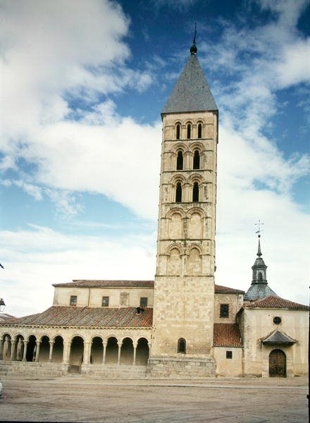A San Esteban templom külseje alkotó: School Spanish