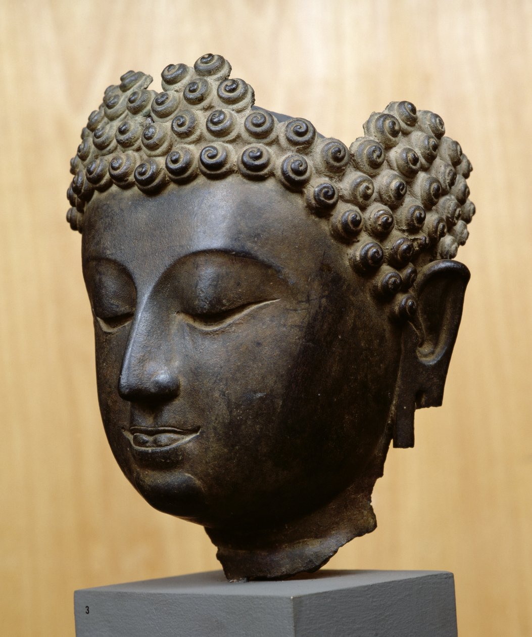 Buddha feje lenéz, Lan Na kultúra (bronz) alkotó: School Thai