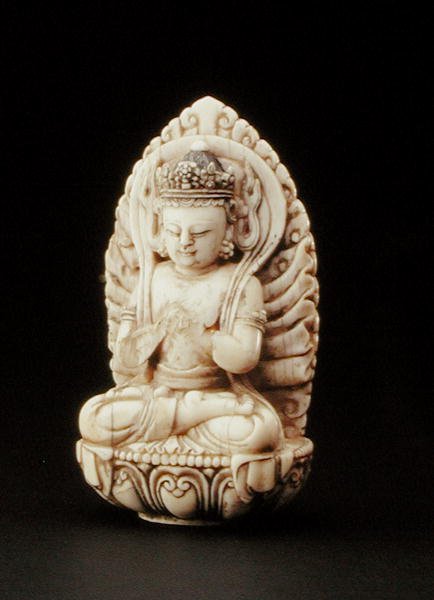 Buddha (elefántcsont és pigment) (lásd még: 210144) alkotó: School Tibetan