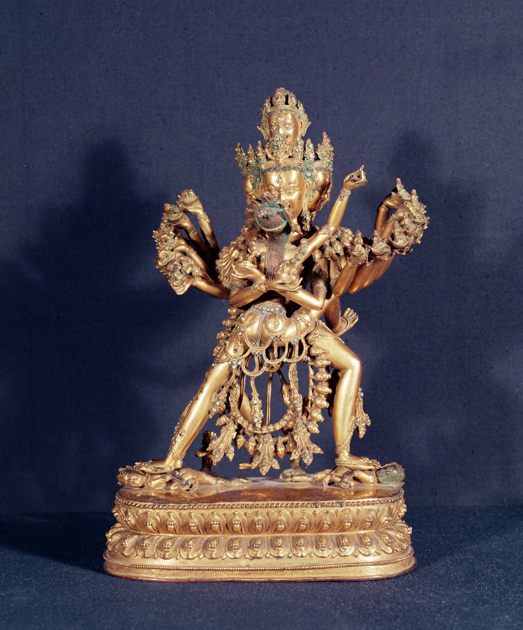 Hevadzsra és Nairatmya (aranyozott bronz ezüst berakással) alkotó: School Tibetan