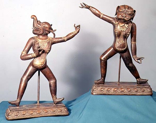 Két dakinis figura (bronz) alkotó: School Tibetan
