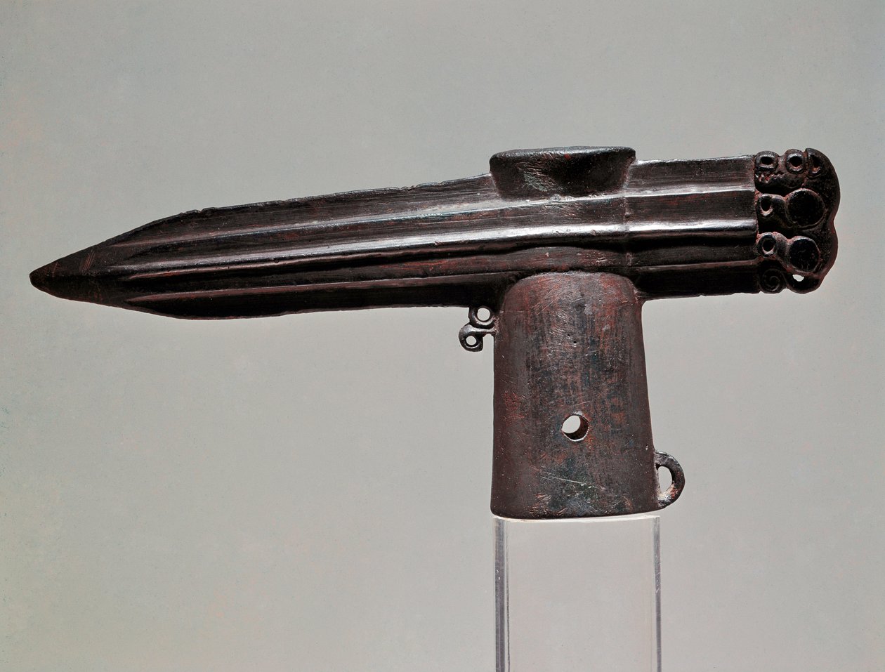 Szkíta művészet (szkíta civilizáció vagy Szkíta): bronz fejsze a Krasznojark régióból (Szibéria és Altaj). Kr.e. 7. - 2. század. Szentpétervár, Ermitázs Múzeum alkotó: Scythian