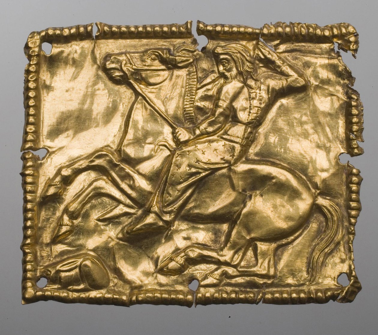 Art des steppes - szkíta művészet : Vadászjelenetet ábrázoló emléktábla. Arany, méret: 5,2x4,2, Kr.e. 5-4. század, Állami Ermitázs, Szentpétervár alkotó: Scythian