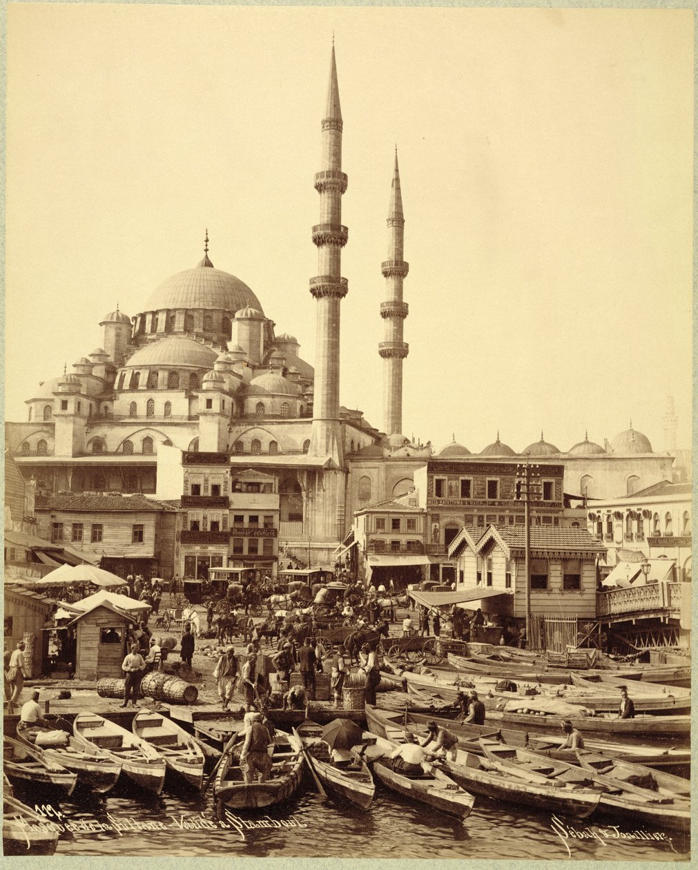 Santa Sophia mecset és halászhajók a Boszporusz partján, Isztambul, 1890 körül (f/w fotó) alkotó: Sebah and Joaillier