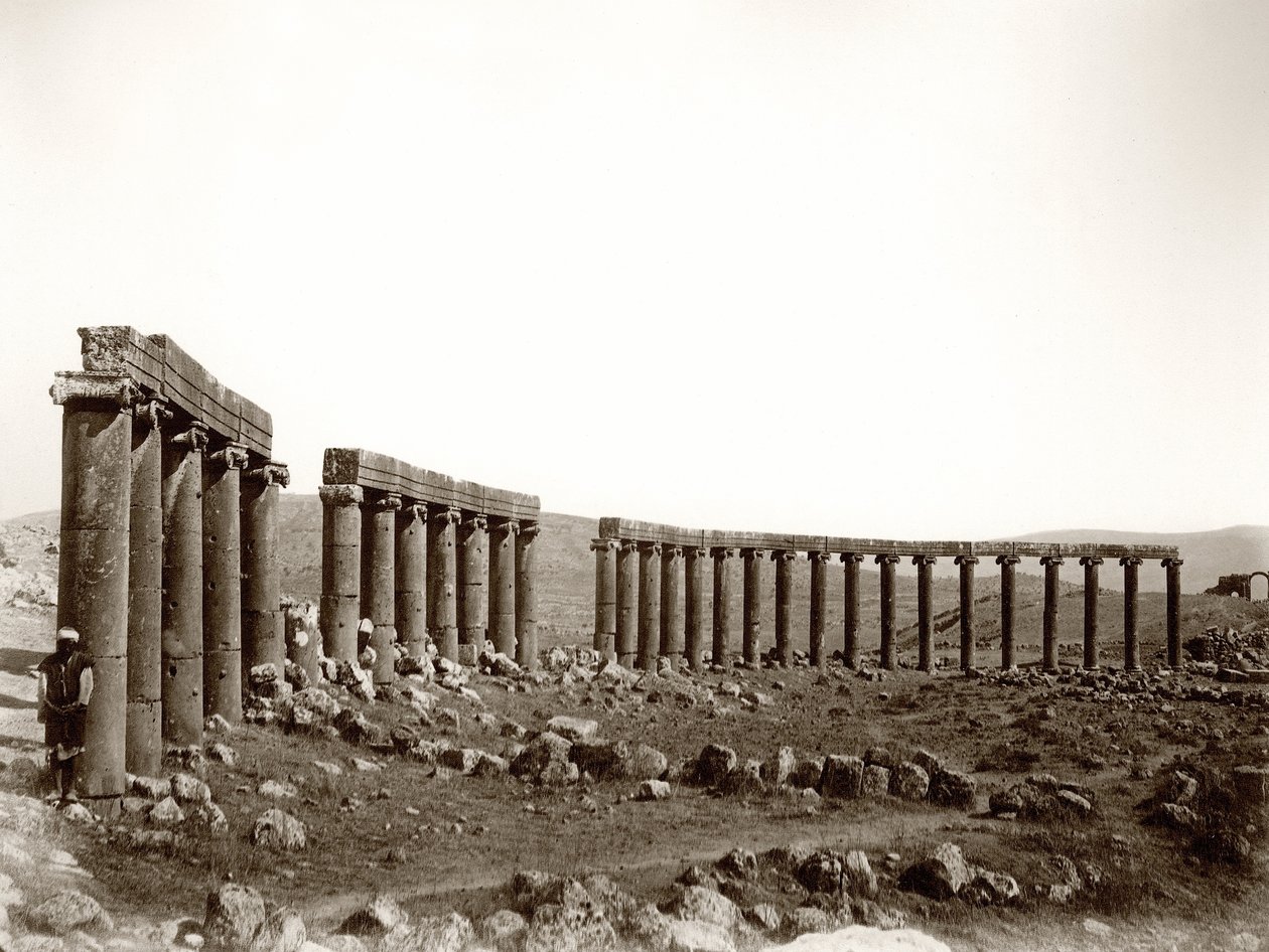 Az ovális oszlopos tér északnyugatról, Jerash, 1867 alkotó: Sergeant Henry Phillips