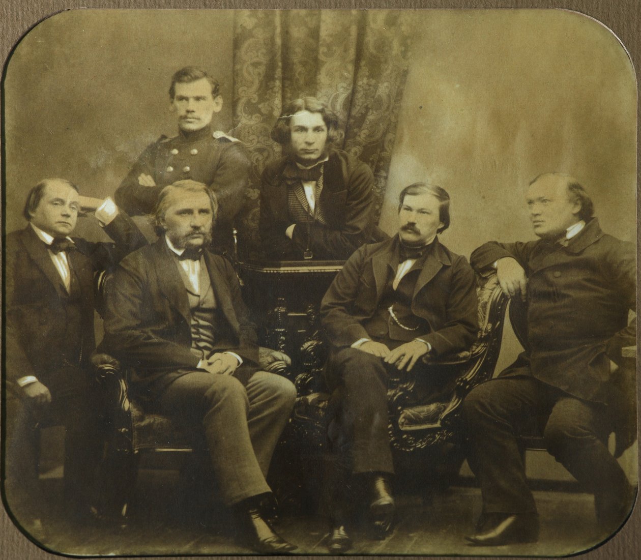 Kortárs: Ivan Goncsarov, Ivan Turgenyev, Lev Tolsztoj, Dmitrij Grigorovics, Alekszandr Druzsinin és alkotó: Sergei Lvovich Levitsky