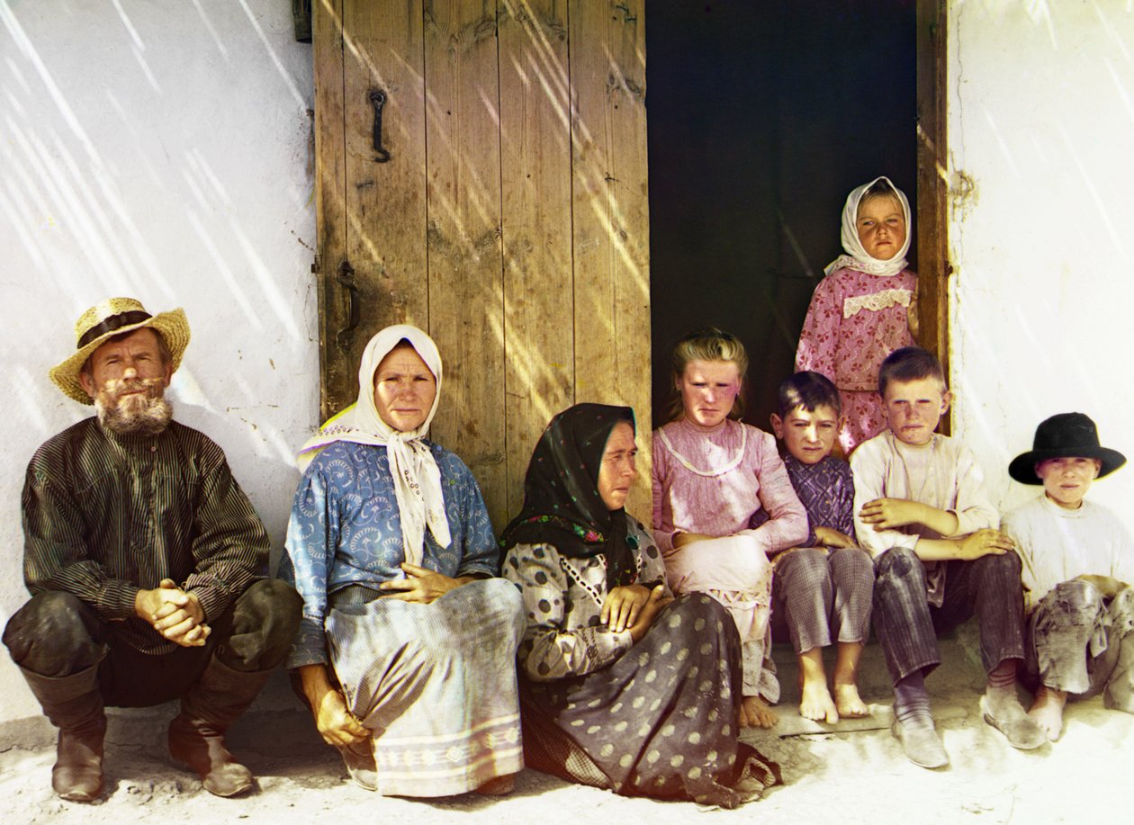 Mugan: telepes családja gyerekekkel, Grafovka, Orosz Birodalom, 1905 és 1915 között alkotó: Sergey Prokudin Gorsky