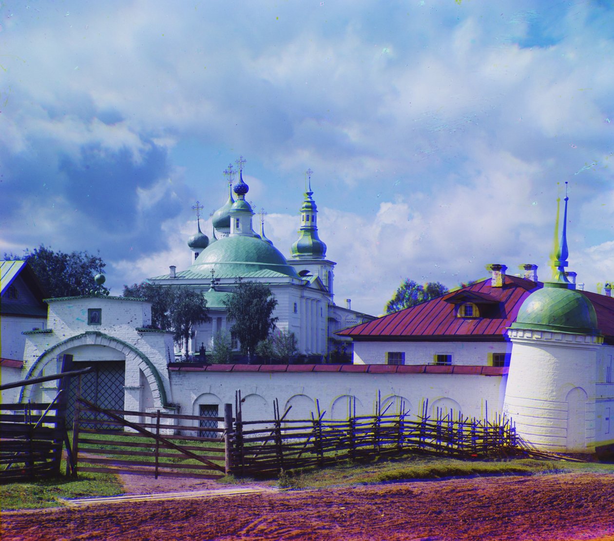A Goritsky-kolostor fő székesegyháza az útról, 1905-1915 alkotó: Sergey Prokudin Gorsky