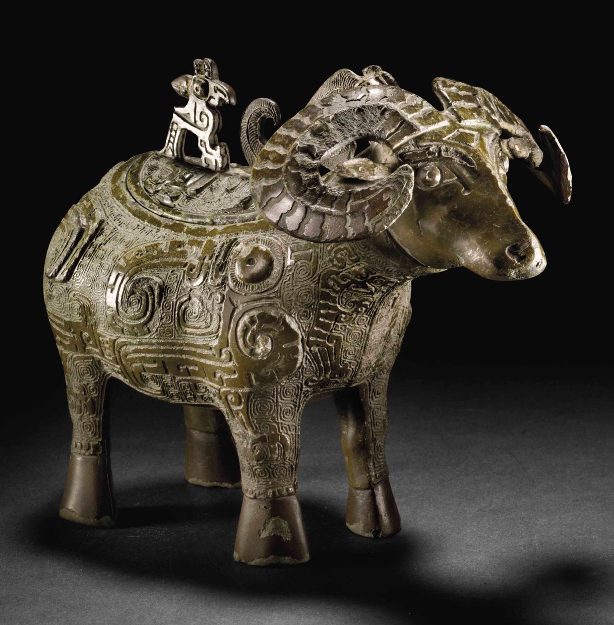 Rituális kos alakú boros edény, Gong (bronz) alkotó: Shang Dynasty Chinese School