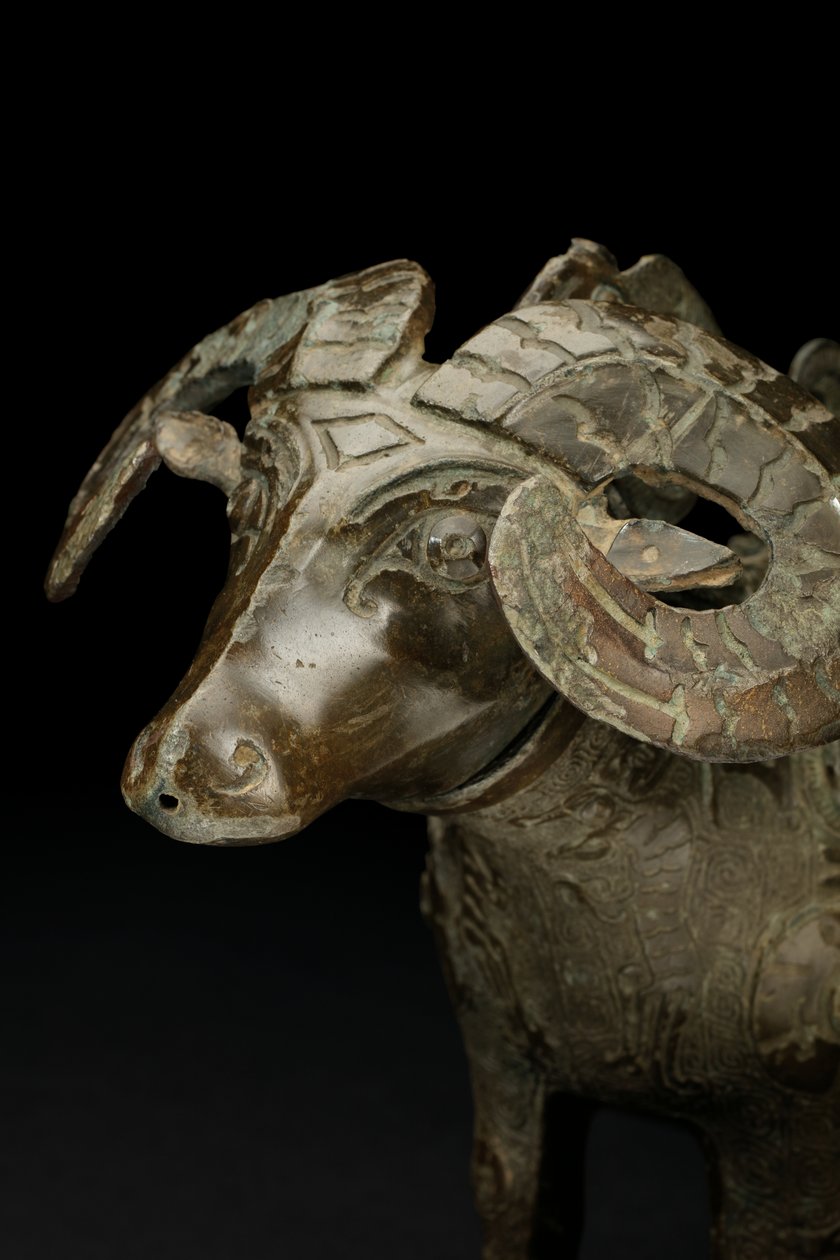 Rituális kos alakú boros edény, Gong (bronz) alkotó: Shang Dynasty Chinese School