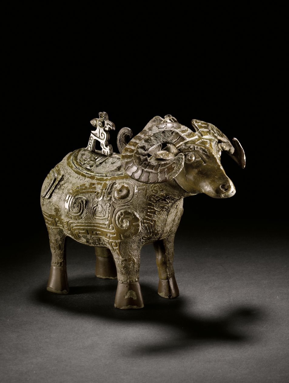 Rituális kos alakú boros edény, Gong, késői Shang-dinasztia (bronz) (lásd még: 3618914) alkotó: Shang Dynasty Chinese School
