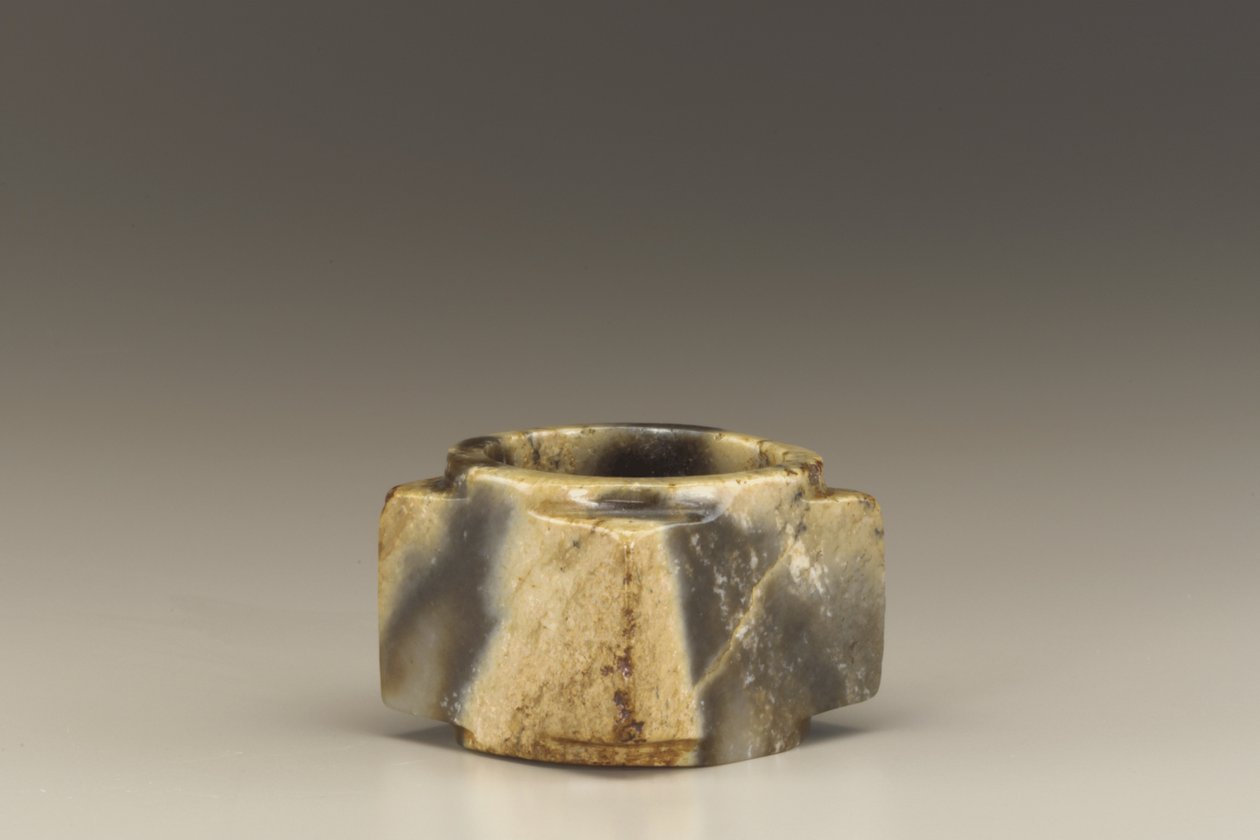 Rövid cső (cong) (jáde (nefrit)) alkotó: Shang Dynasty Chinese School