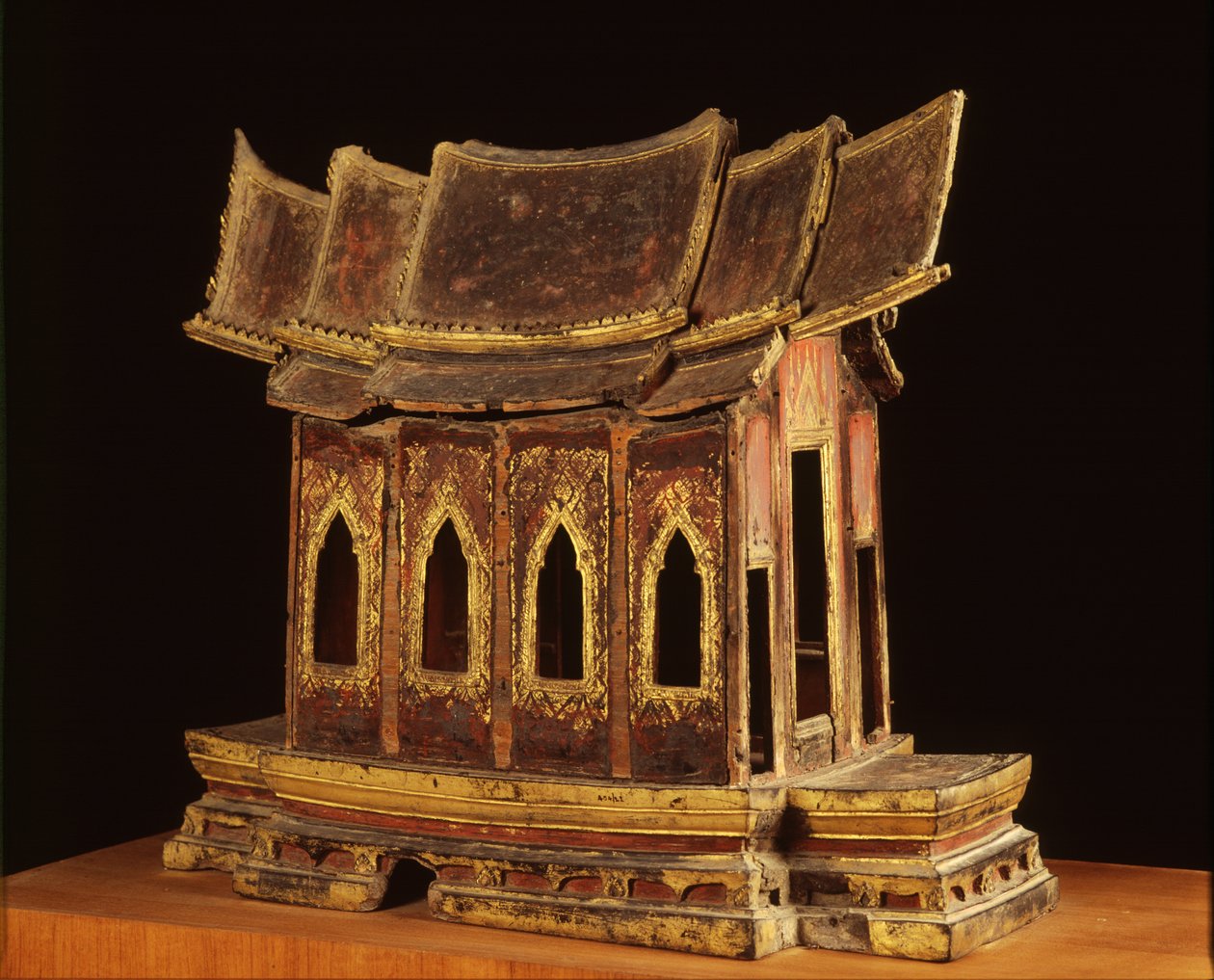 Ayutthaya-kori templom modellje (aranyozott fa) alkotó: Siamese School