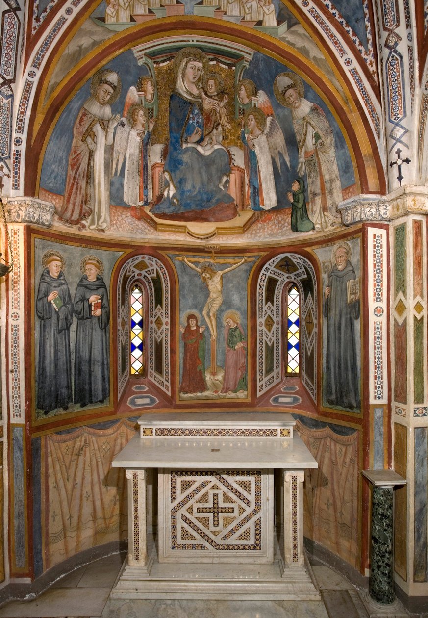 Szűz és gyermek és keresztre feszítés (restaurálás után). A sienai iskola freskója. 14. század. Szűz kápolna. Szent Benedetto kolostor (Sacro Speco), Subiaco (Róma), Olaszország alkotó: Sienese School