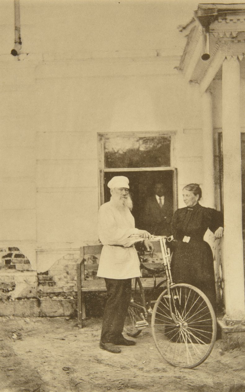 Lev Tolsztoj orosz író kerékpárral, Oroszország, 1890-es évek alkotó: Sophia Andreevna Tolstaya