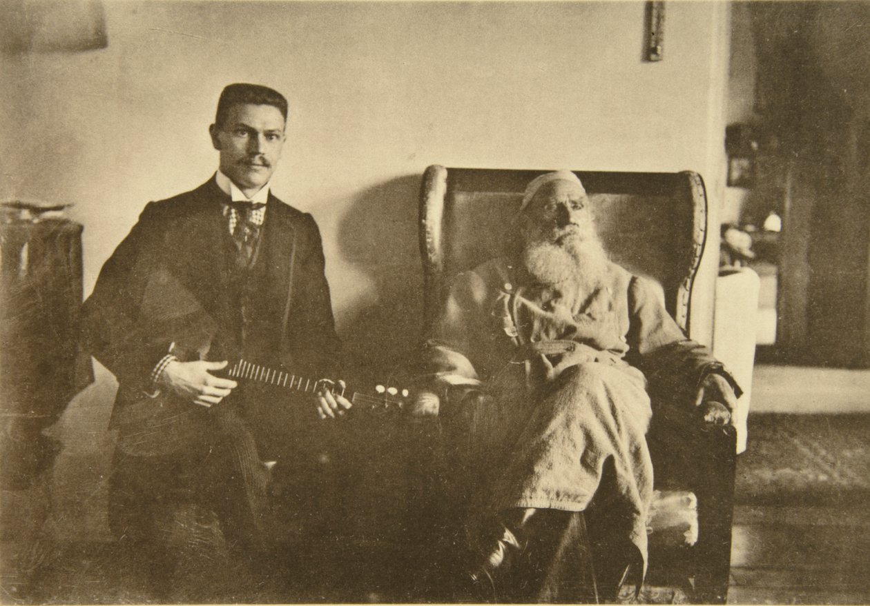 Lev Tolsztoj orosz író és Borisz Trojanovszkij balalajkajátékos, Oroszország, 1909 alkotó: Sophia Andreevna Tolstaya