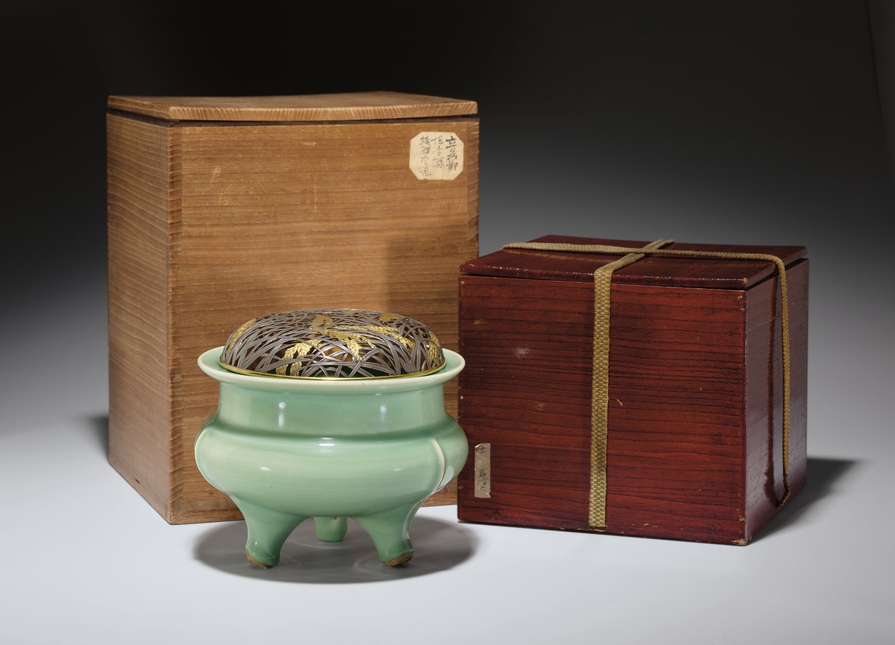 Nagyméretű Longquan celadon állványos füstölő, japán parcellaaranyozott fém borítással (kerámia) (lásd még: 349486) alkotó: Southern Song Dynasty Chinese School
