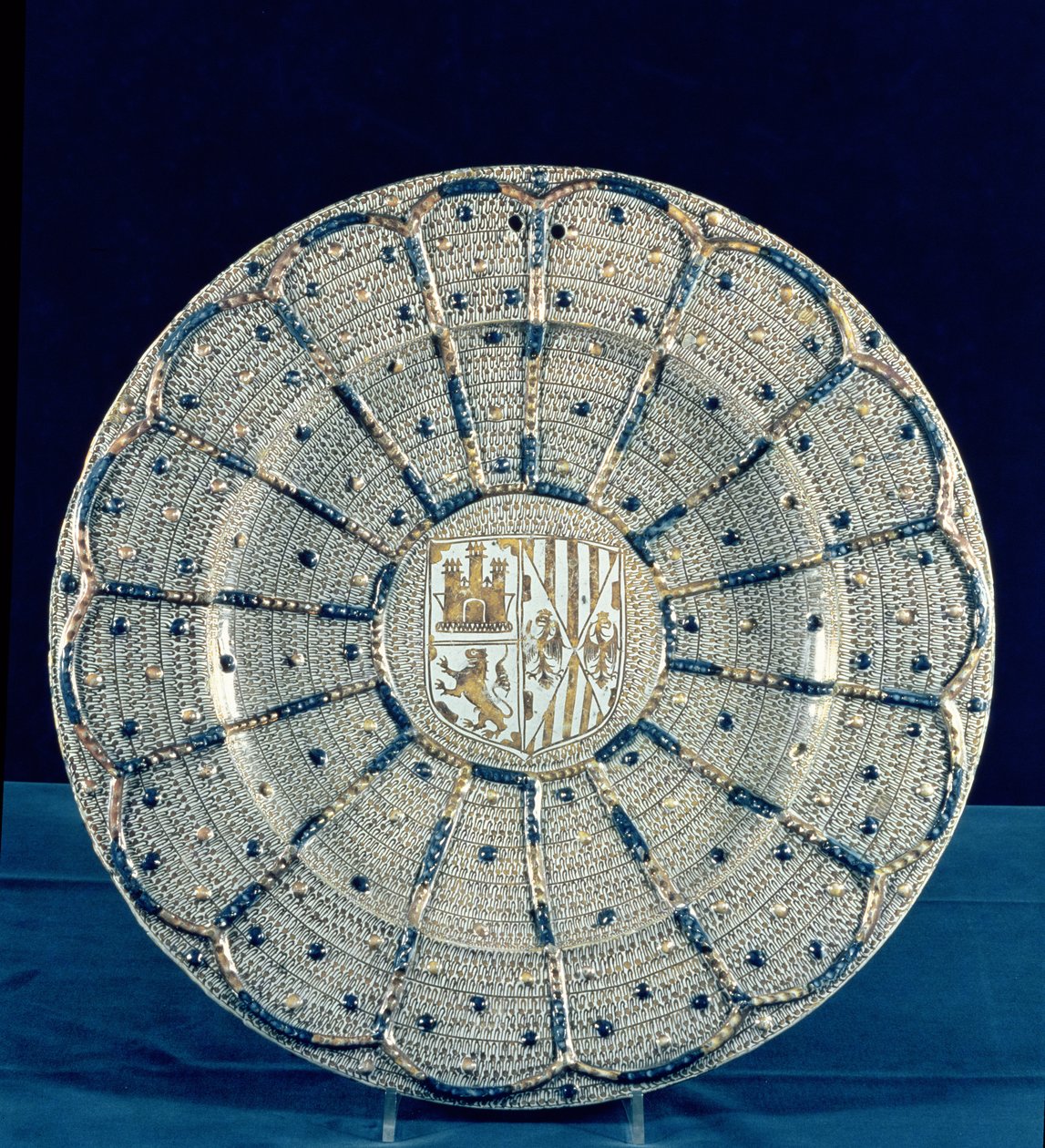 Manises tál, Aragóniai Ferdinánd és Kasztíliai Izabella karjain, 1496 alkotó: Spanish School