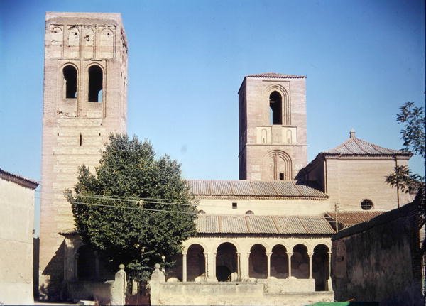 Kilátás a San Martin-templomra alkotó: Spanish School
