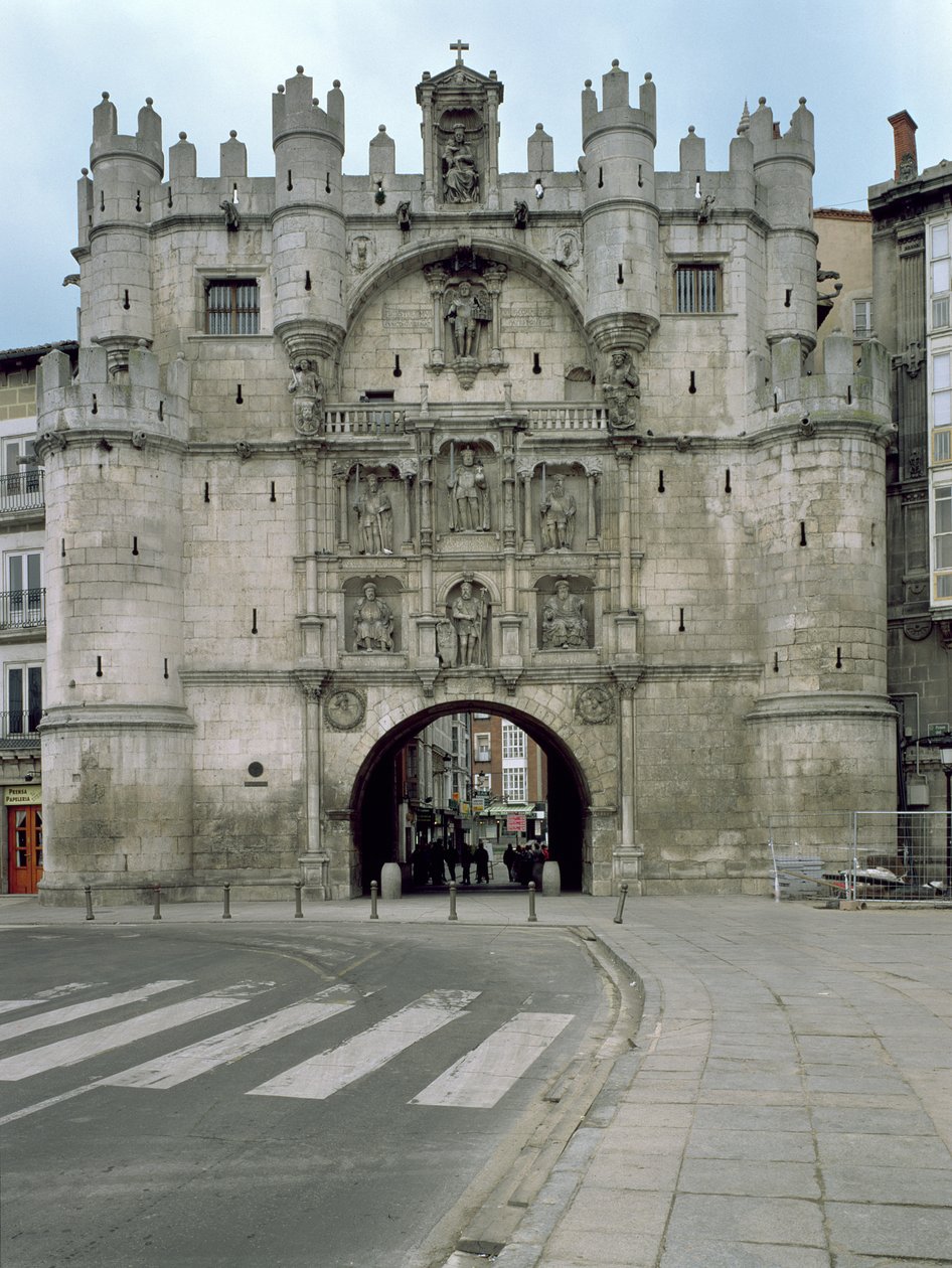 Arco de Santa Maria, egykor a városfalak része alkotó: Spanish School