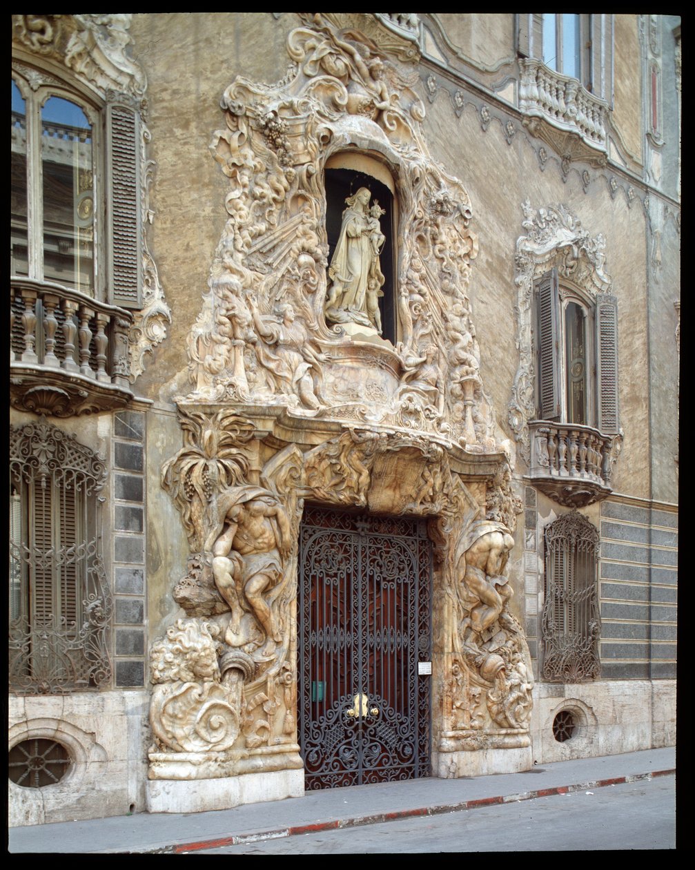 Art rokokó: kilátás a Marques de Dos Aguas palotára alkotó: Spanish School