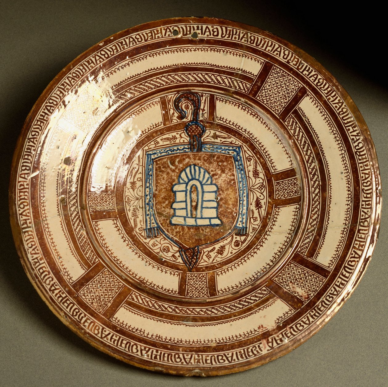 A pobleti apátság Blazonja, ciszterziai apátság Katalóniában. A spanyolországi Valencia közelében gyártott kerámialemez. 16. századi Firenze, Museo Nazionale del Bargello alkotó: Spanish School