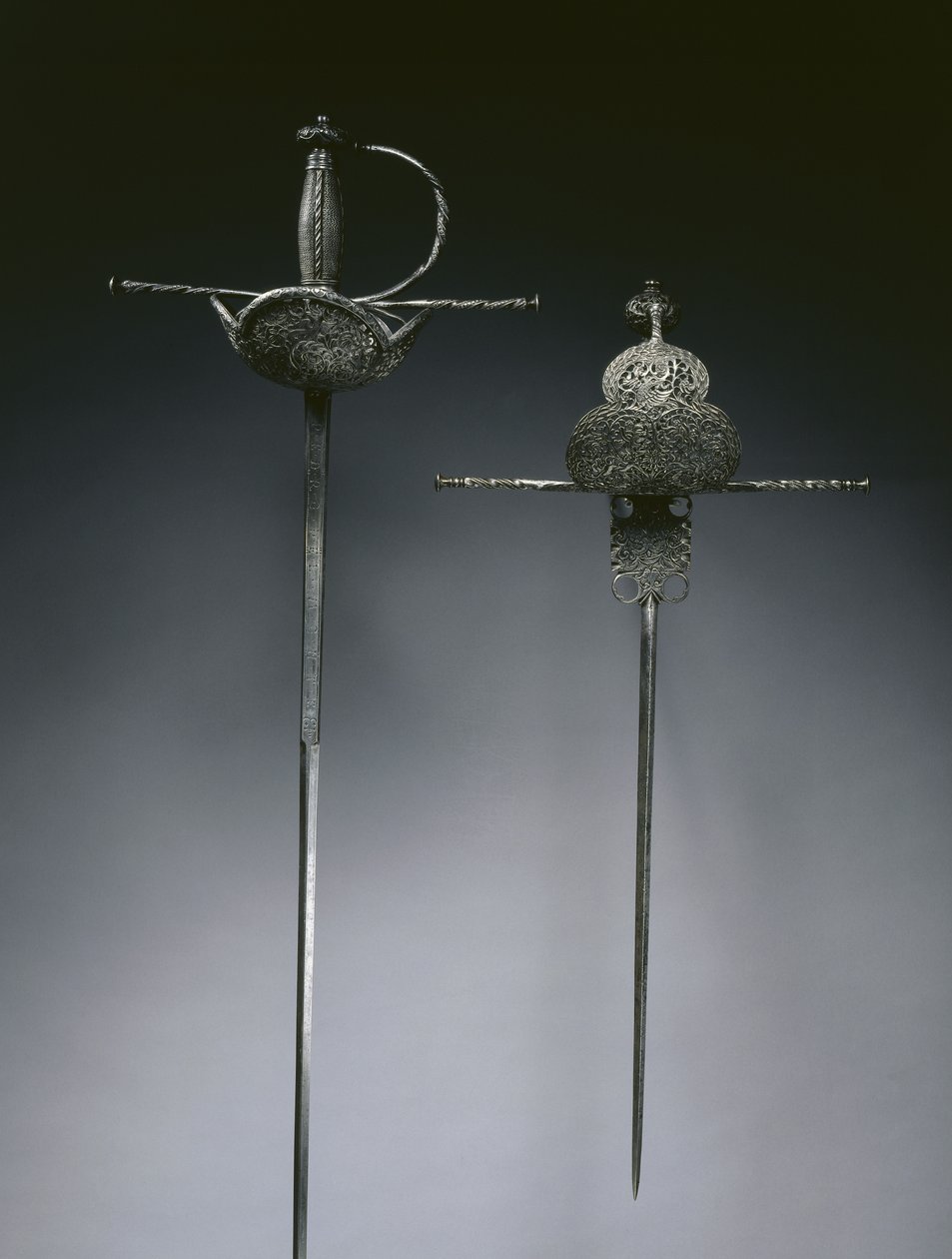 Csészés markolatú kardárok, 1650 körül (acél) alkotó: Spanish School