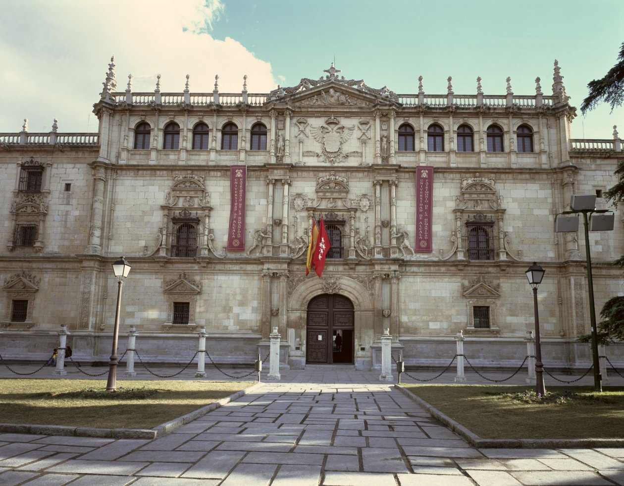 Belépő a Cisneros bíboros által 1486-ban alapított egyetemre alkotó: Spanish School