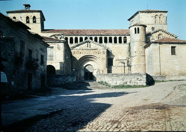 Fő homlokzat alkotó: Spanish School