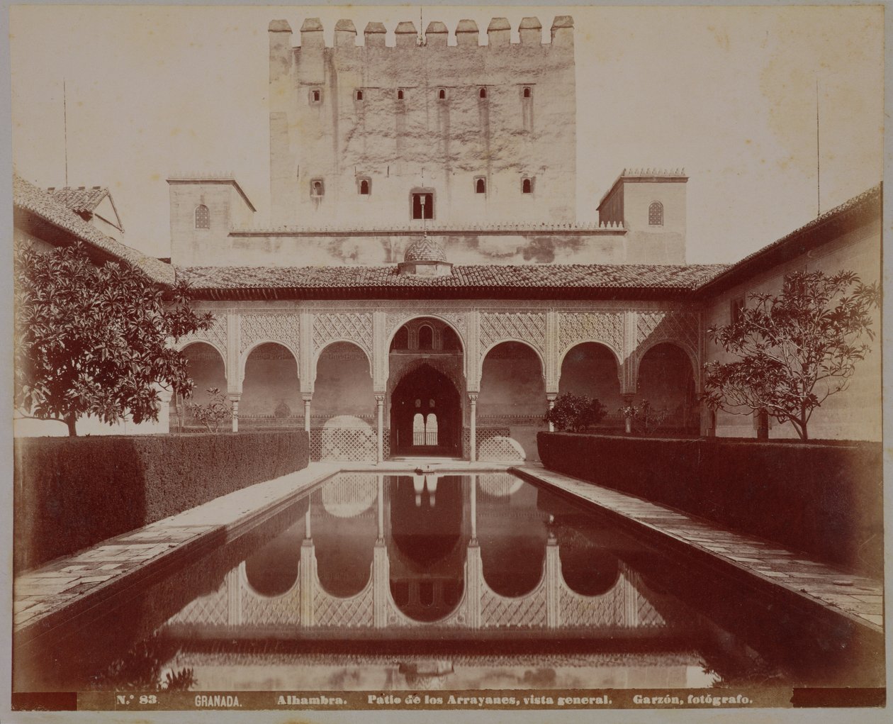 A mirtuszok udvara, Alhambra, 1875-80 körül (szépia fotó) alkotó: Spanish School