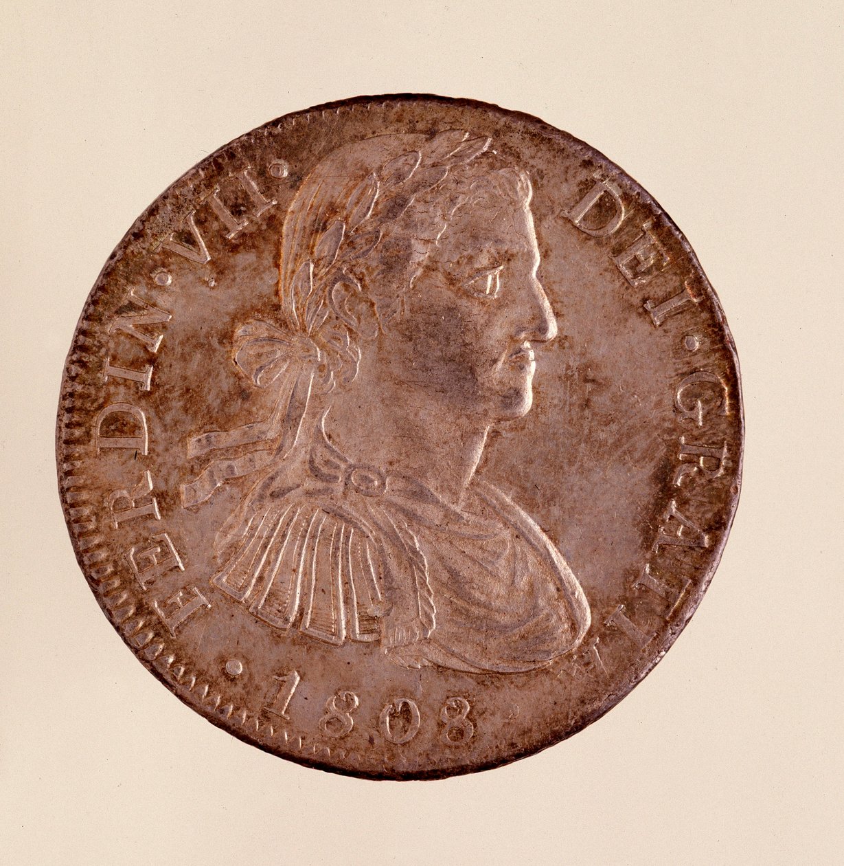 Ezüst érme (8 real) Spanyolországból: VII. Ferdinánd (Ferdinando) uralkodása (1808-1833). 1808 Átm. 3,9 cm Nápoly, Régészeti Múzeum alkotó: Spanish School