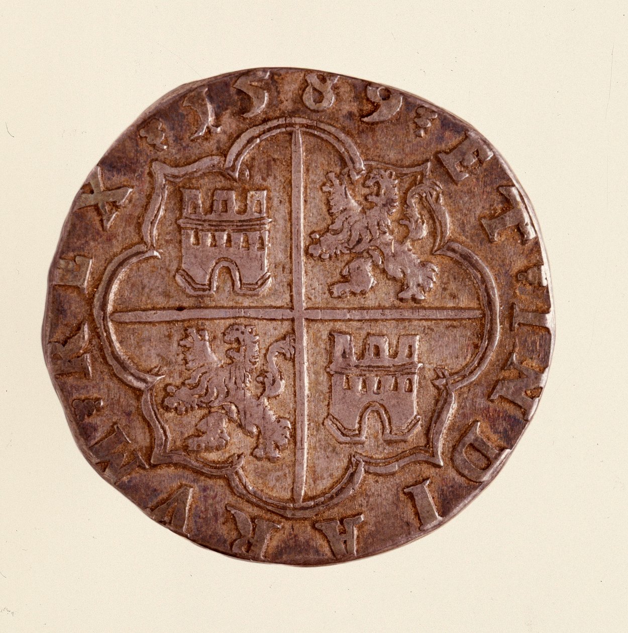 Ezüst érme (8 real) Spanyolországból: II. Fülöp (Filippo vagy Philippe) uralkodása (1556-1598). 1589 átm. 3,5 cm Nápoly, museo archeologico alkotó: Spanish School