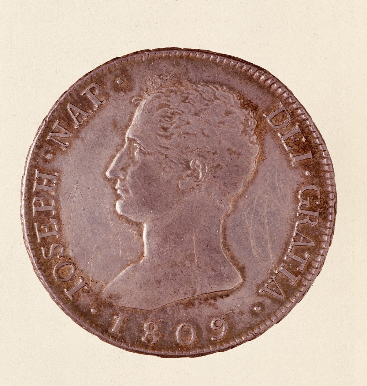 Ezüst érme (douro vagy piastra) Spanyolországból: Joseph Napóleon uralkodása (1808-1813). 1809 átm. 4 cm Nápoly, museo archeologico alkotó: Spanish School