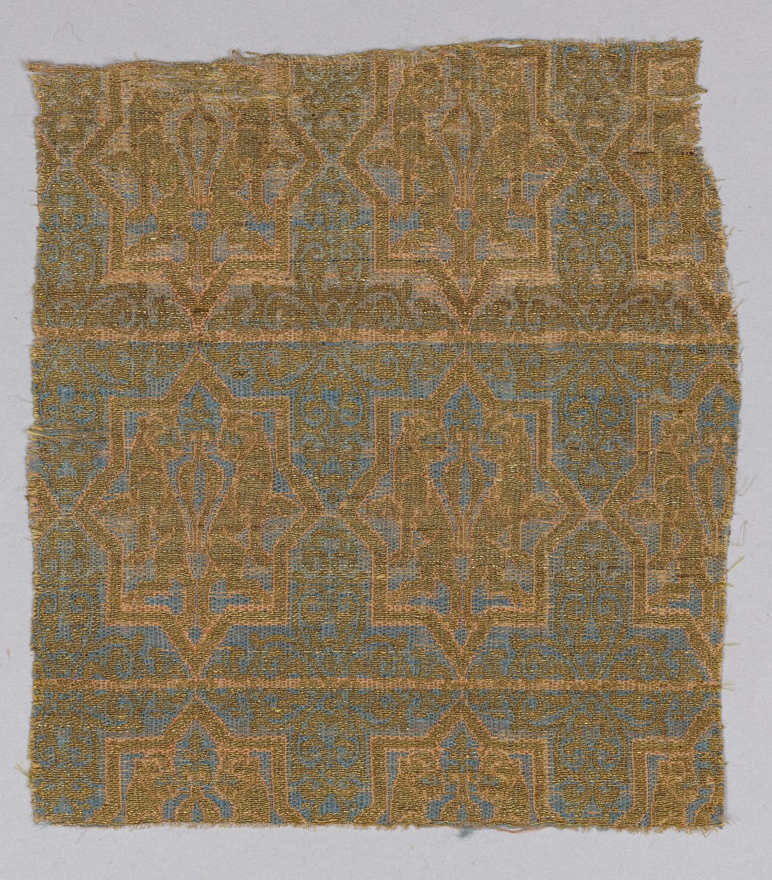Textiltöredék a San Valerius templomból (selyem, aranyozott állati szubsztrát selyemmag körül) alkotó: Spanish School